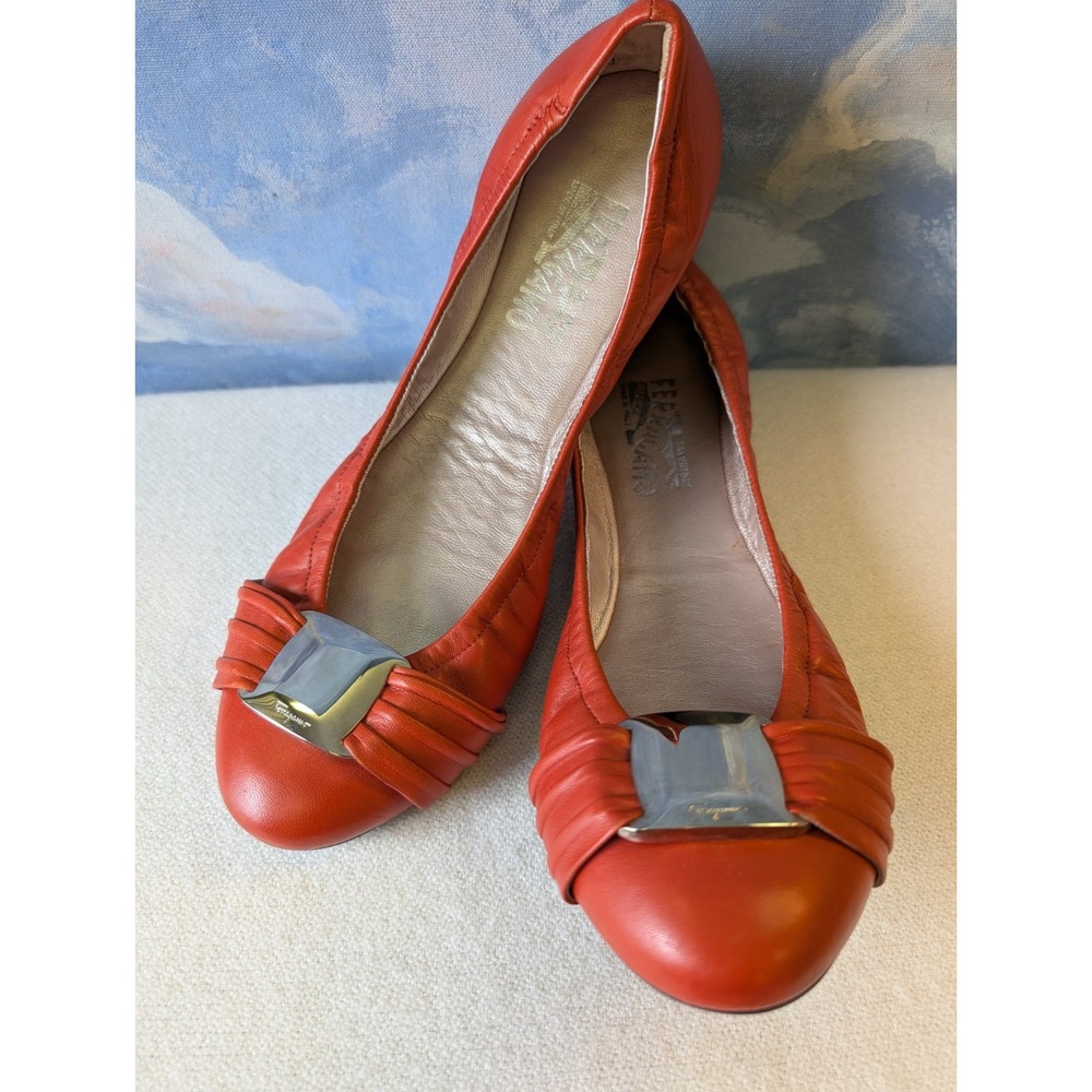 Salvatore Ferragamo 10.5 AA Vara Ballet Flats In Coral Leather